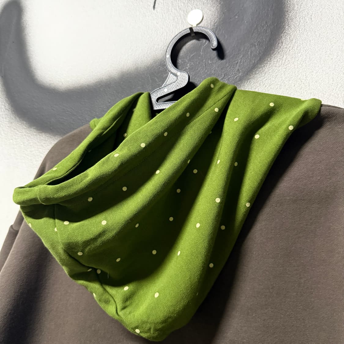 썸플레이스 도트 패턴 배색 레이어드 기모 후드티 상품이미지6