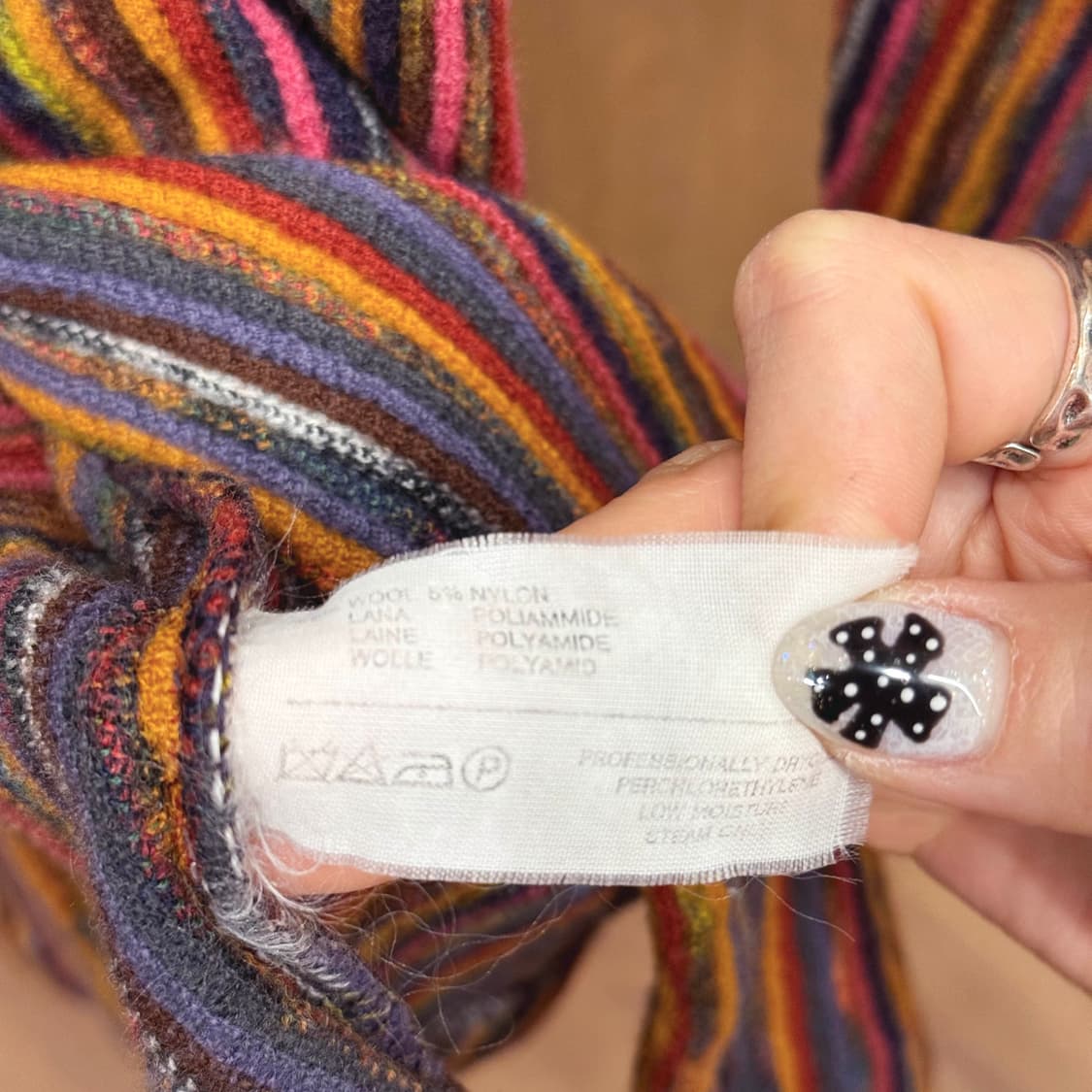 미쏘니 스트라이프 니트 블레이저 테일러드 카라 3버튼 디테일 멀티컬러 상품이미지8