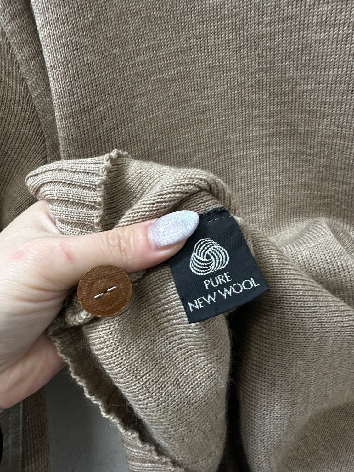 드라이완료 Burberrys Beige Suede Patch Knit 상품이미지8