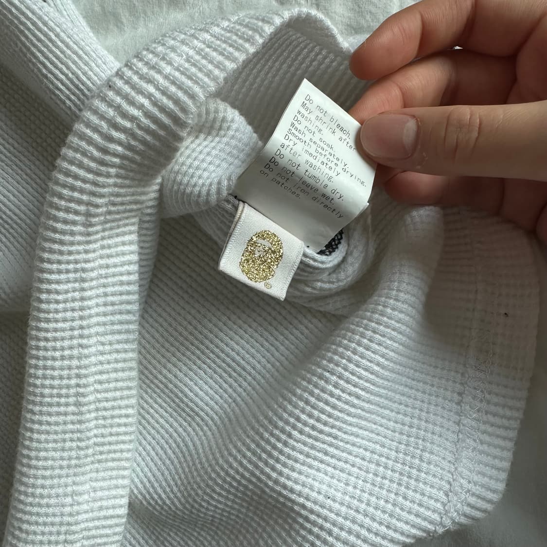 베이프 블랙 화이트 배색 와플 롱슬리브  상품이미지5