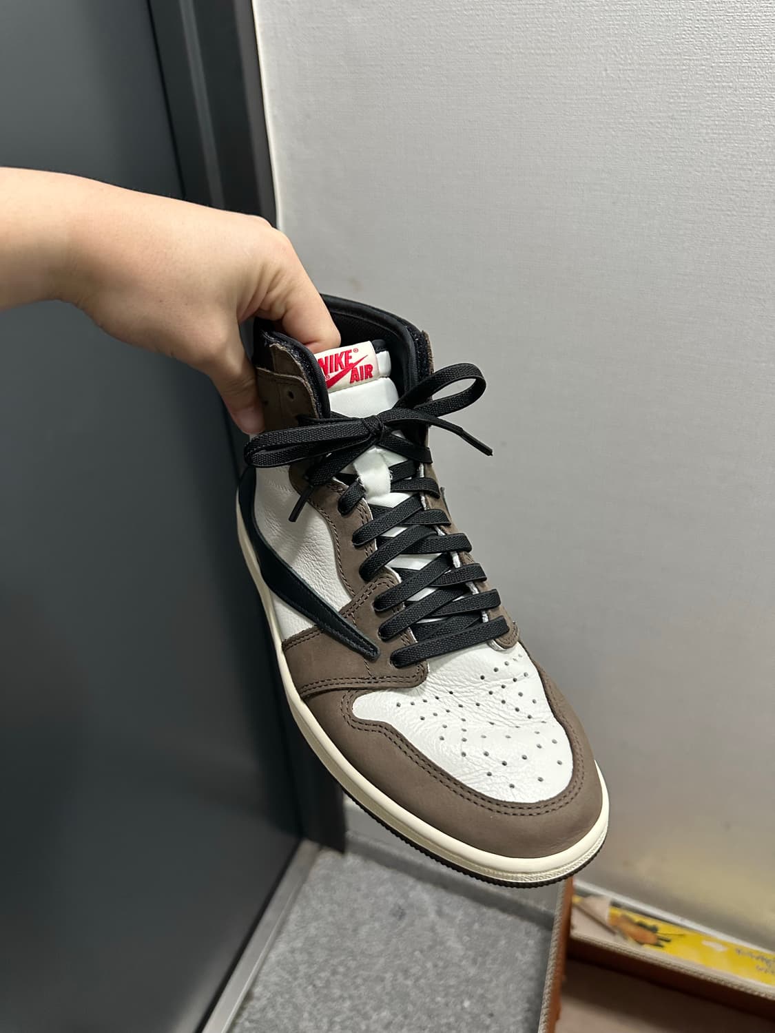 나이키 에어 조던1 트래비스 스캇 모카 275 상품이미지9