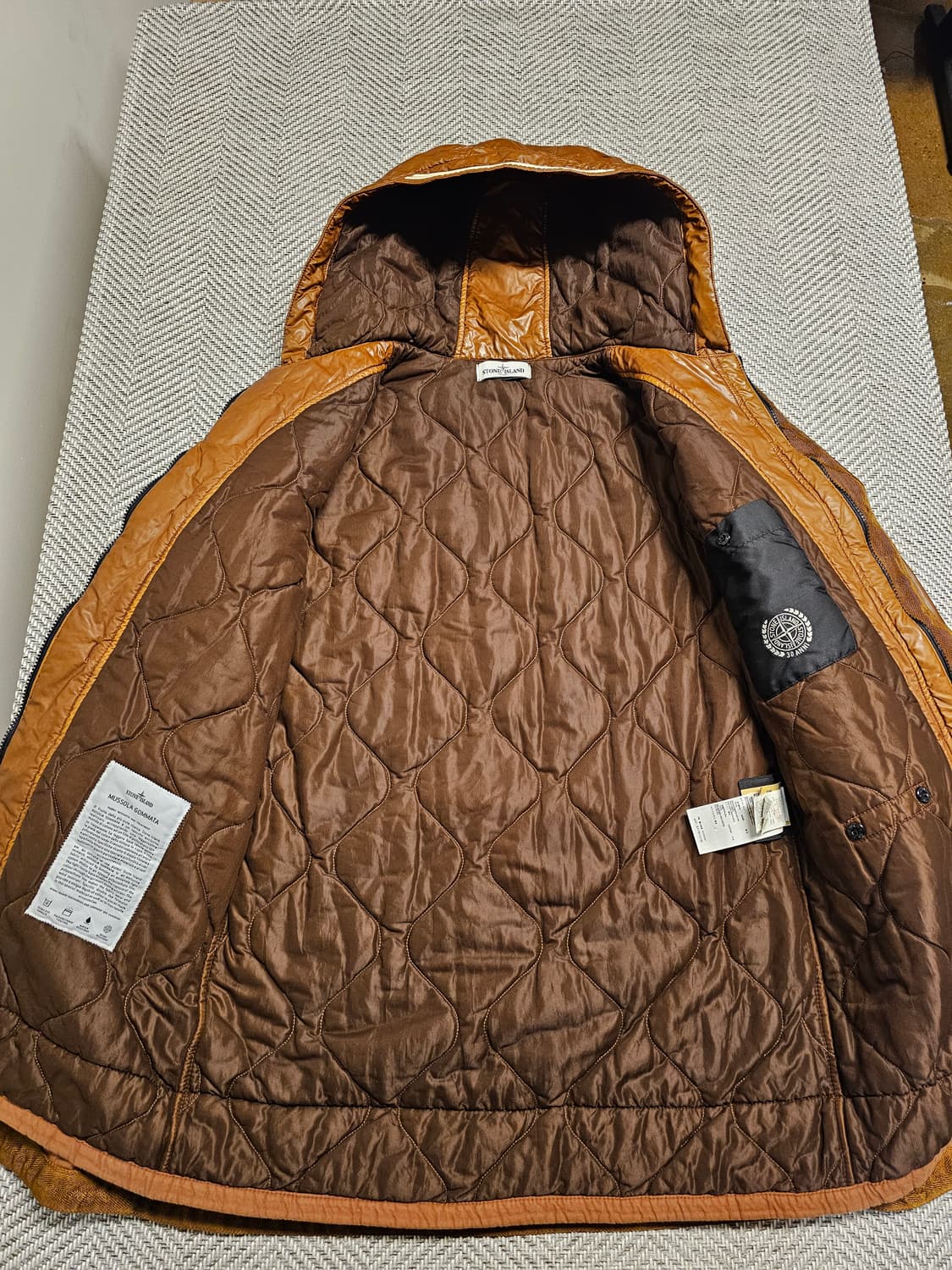 스톤아일랜드 30주년 무솔라고마타 후드 자켓 상품이미지5