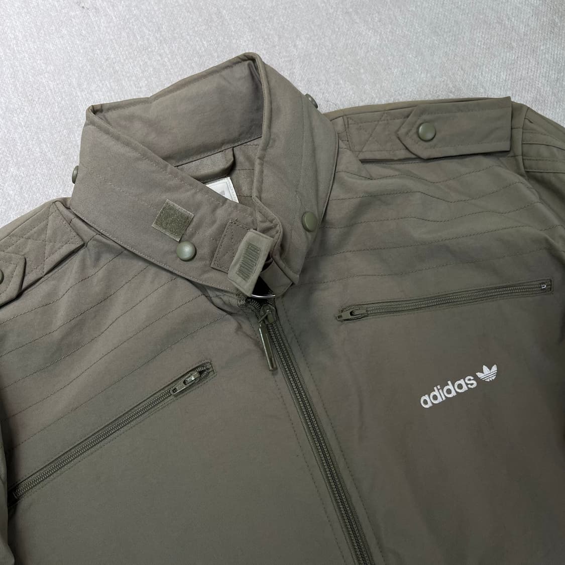 100 아디다스 코튼 카키 바이커 자켓 상품이미지2