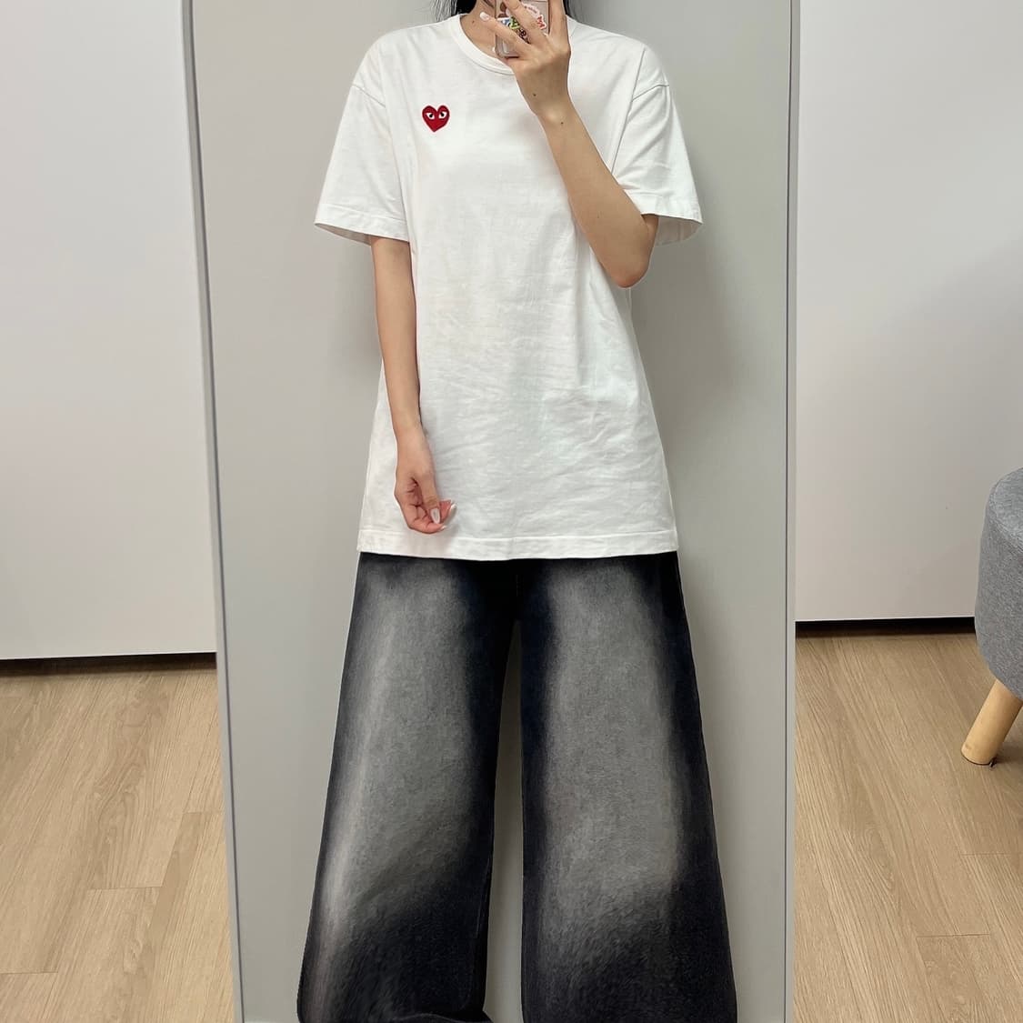 꼼데가르송 플레이 레드 하트 와펜 화이트 반팔 티셔츠 상품이미지1