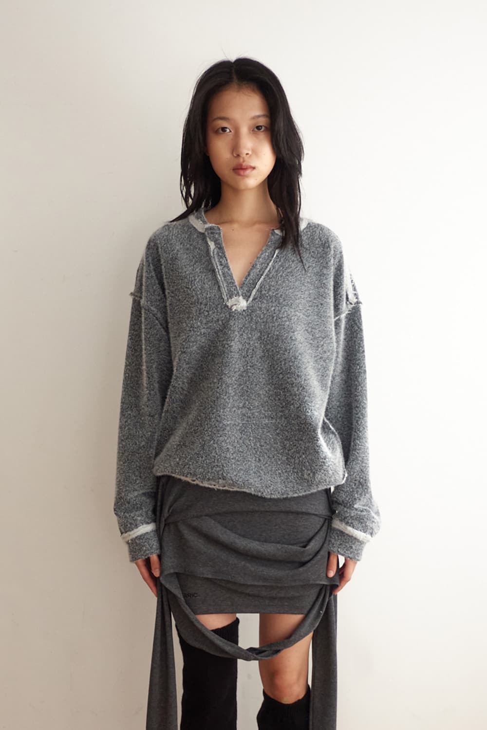 세릭 Furry V-Neck Sweatshirt cos 상품이미지2