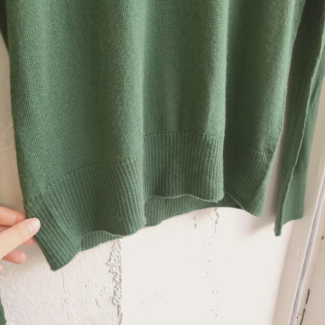 Nombre impair 딥그린 브이넥 니트 상품이미지5