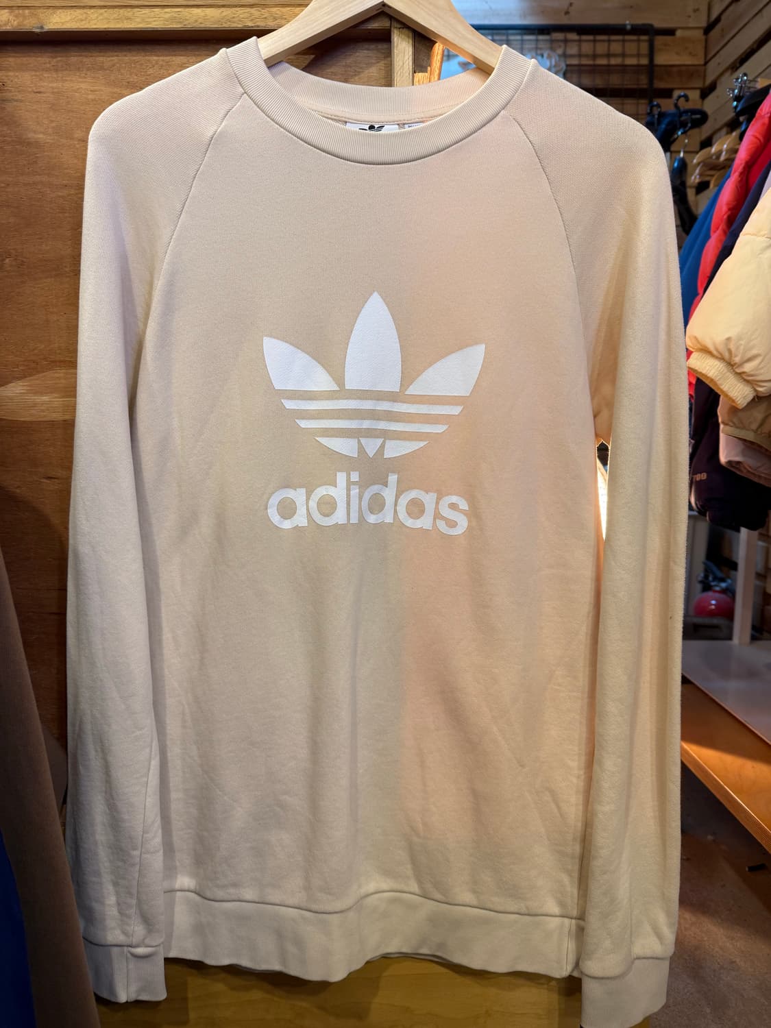 아디다스 빅로고 크림 맨투맨 상품이미지1