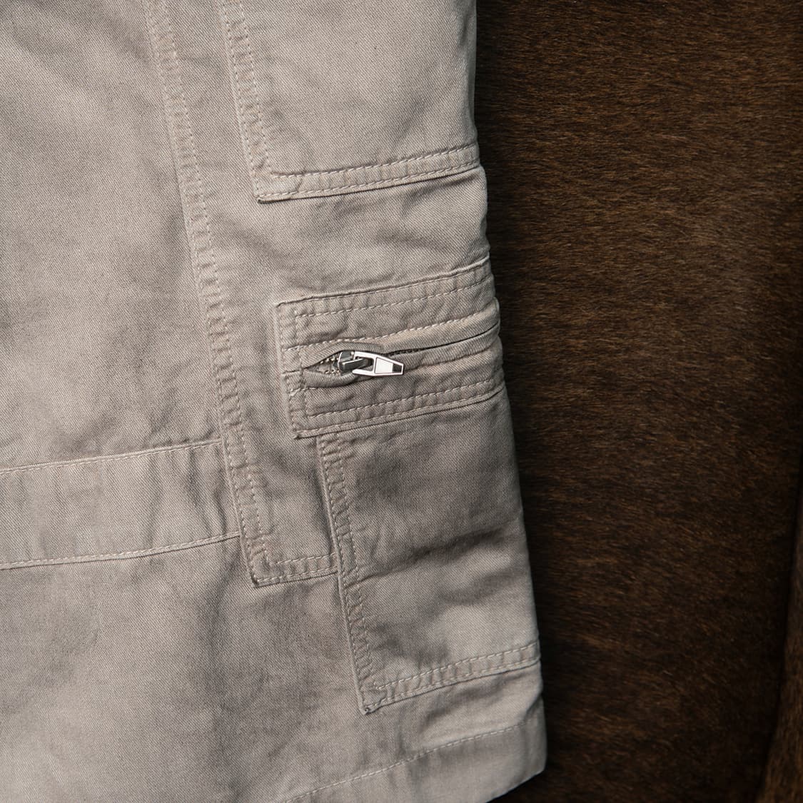 [50] 준지 JUUN.J 25FW 데님 페인티드 카고쇼츠 와이드  상품이미지4