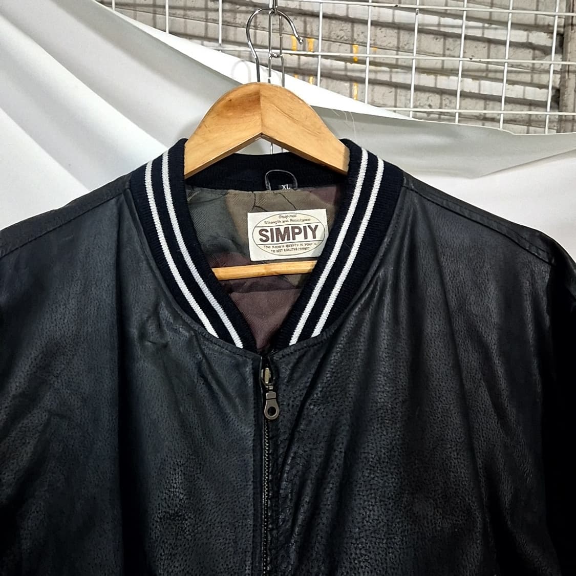 Simpiy 미니멀 가죽 바시티 자켓  상품이미지2