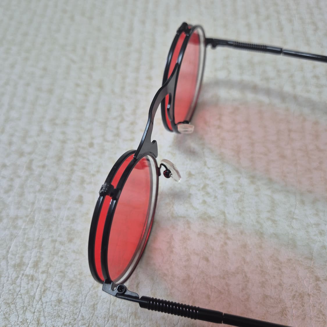 [핫아이템🔥] 레옹 플립 레드 선글라스 상품이미지4