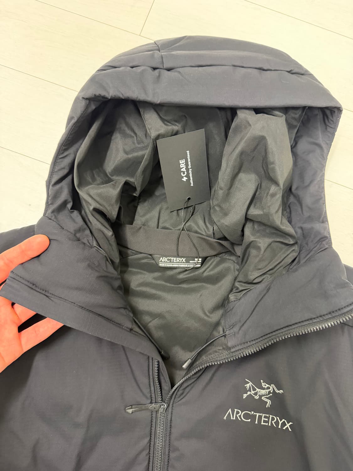 아크테릭스 아톰 AR M 사이즈 블랙  상태 9.6/10  사진찍고 절대 상품이미지3