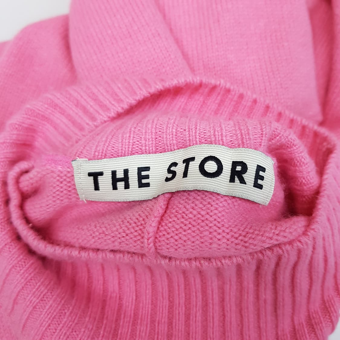 한섬 더스토어 2022 스마일 로고 터틀넥 니트 F사이즈 상품이미지5