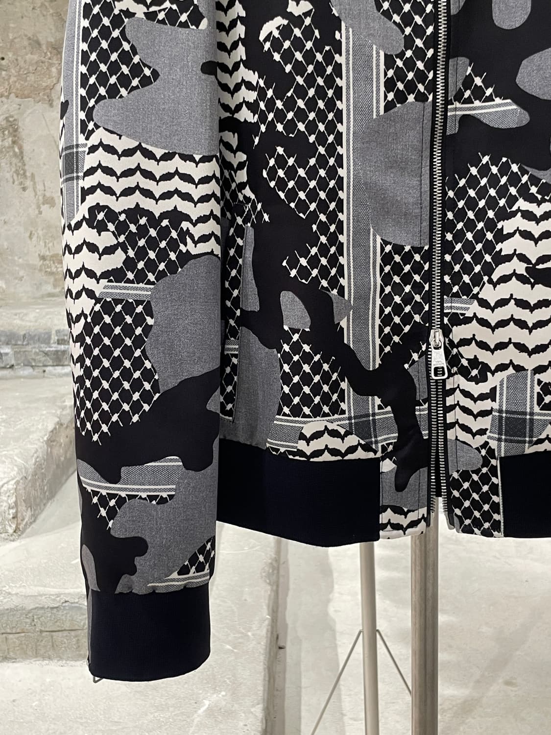 닐바렛 그레이 카모플라쥬 지오메트리 투 웨이 봄버 자켓 상품이미지4