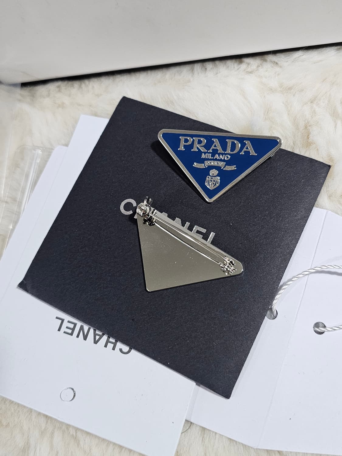 빈티지 프라다 블루 메탈 브로치 상품이미지3