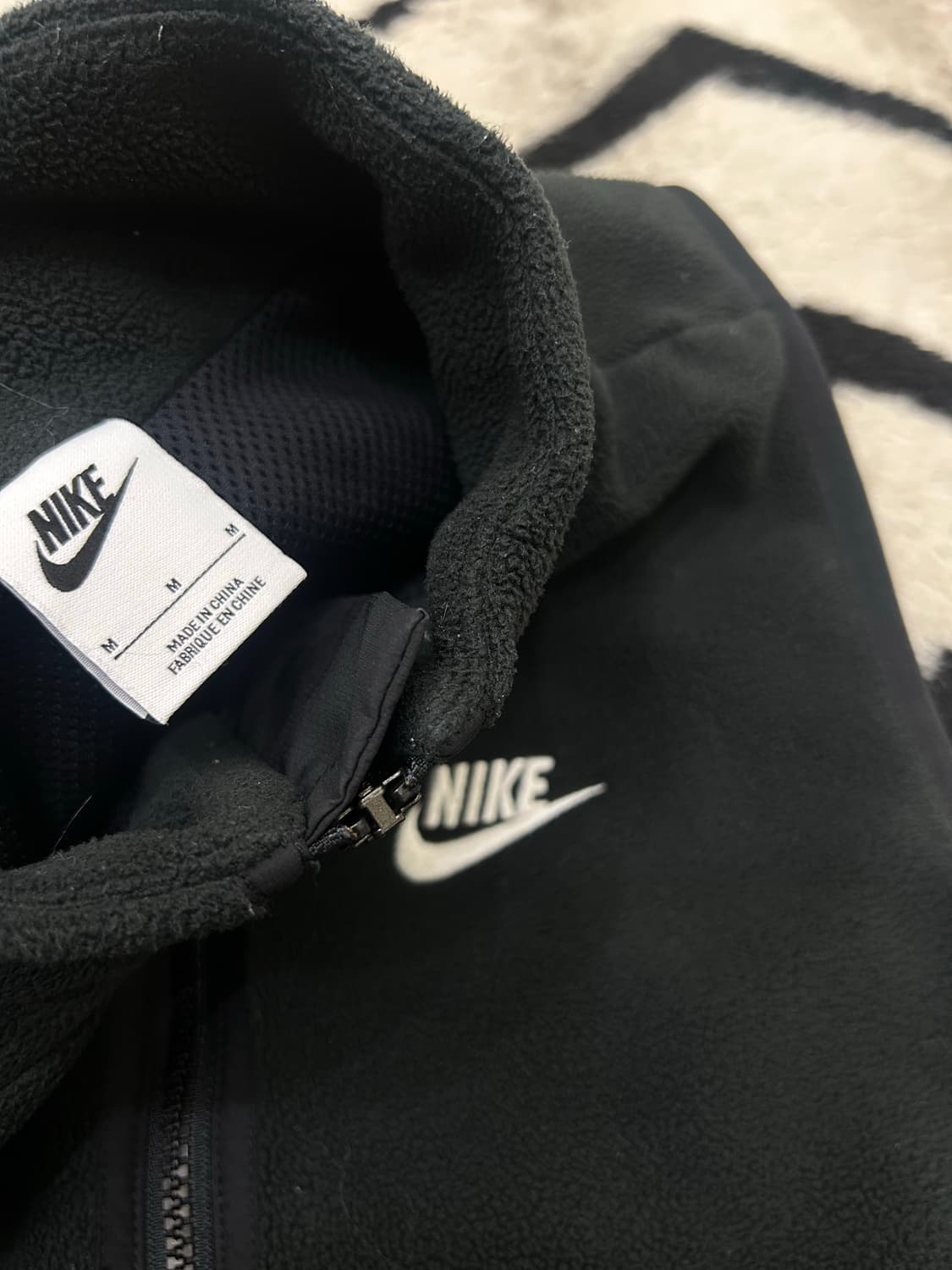 [M]나이키 빅로고 플리스 베스트/블랙 상품이미지4