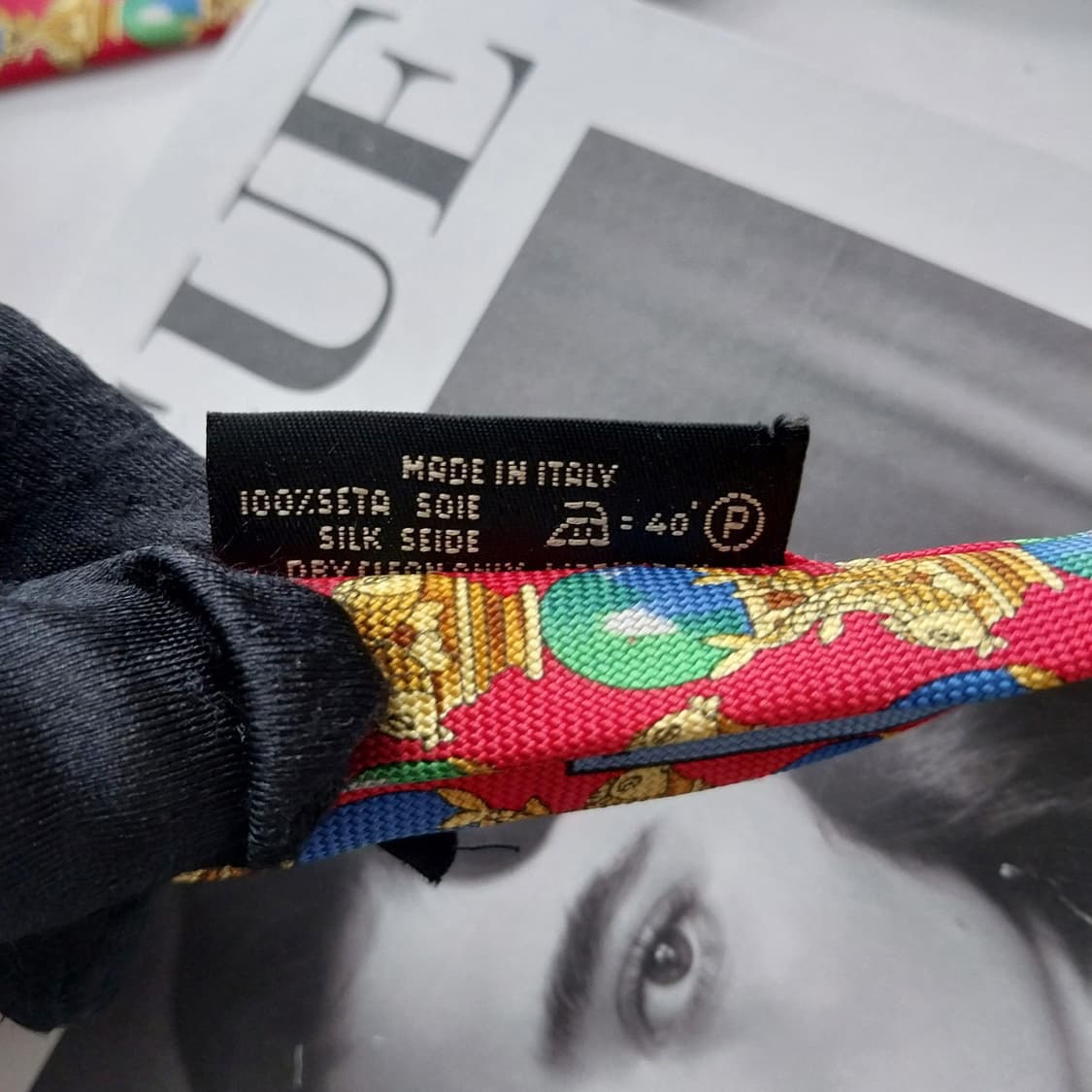 레오나드 실크 레드 오브젝트 패턴 넥타이 9.6cm A+등급 K1260
 상품이미지10