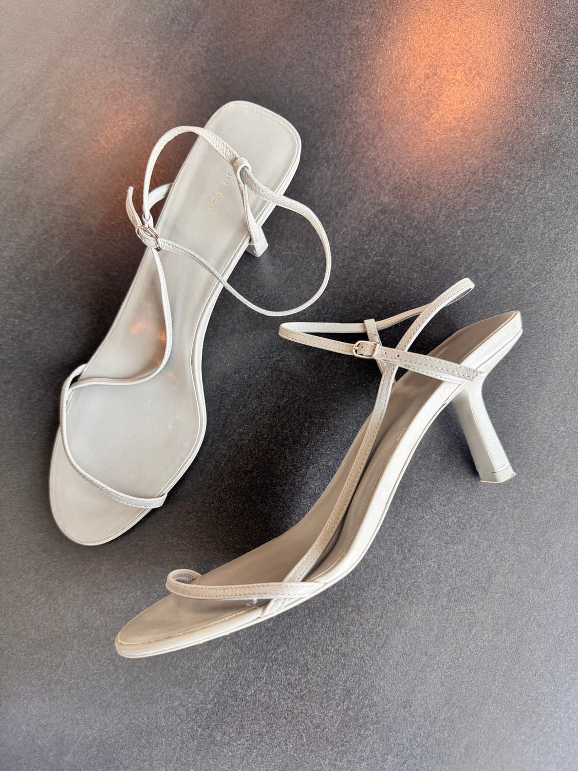 더 로우 Bare Leather Sandals (Sage grey) 상품이미지4