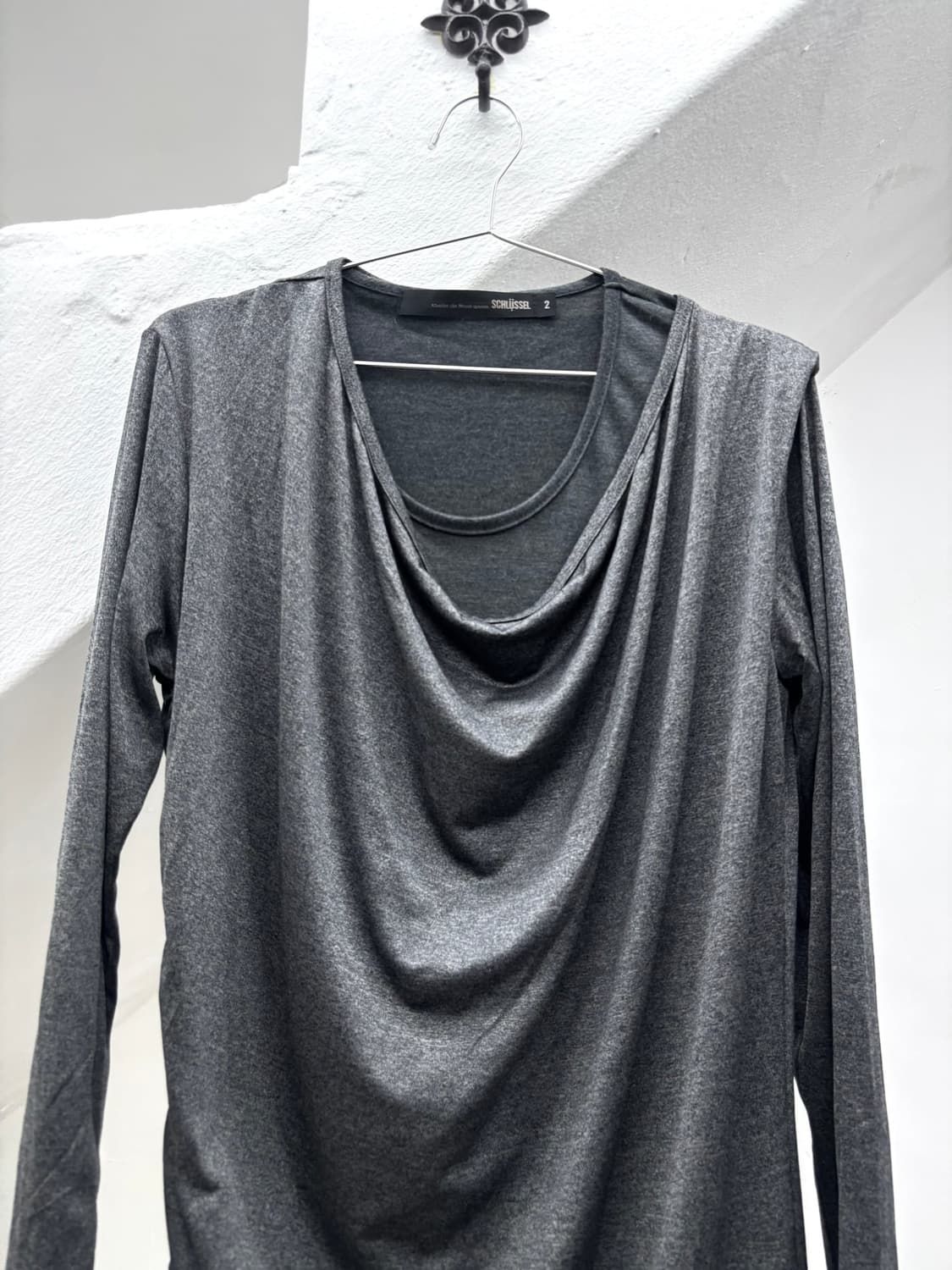 Schlussel drape unbalanced layered cut s 상품이미지7