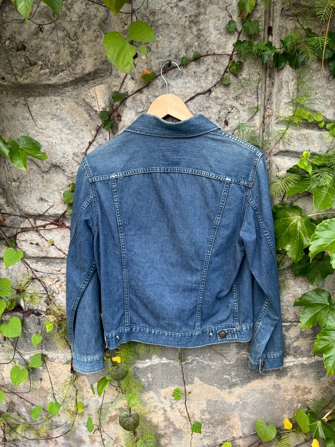 랭글러 wrangler 리바이스 3세대 쉐입 버튼식 데님 자켓 우먼 상품이미지2