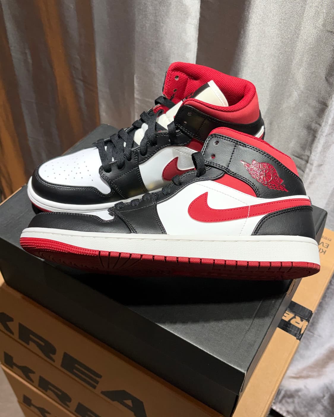 (새상품급) 조던 1 미드 짐레드 블랙 화이트 상품이미지1