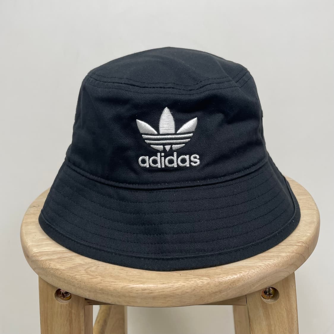 아디다스 버킷햇 상품이미지1
