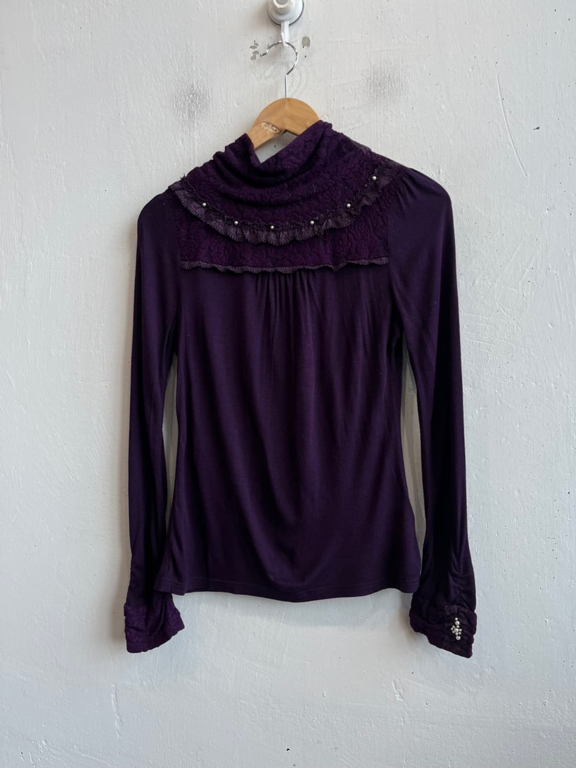 액시즈팜 레이스 터틀넥 롱슬리브 탑  상품이미지1