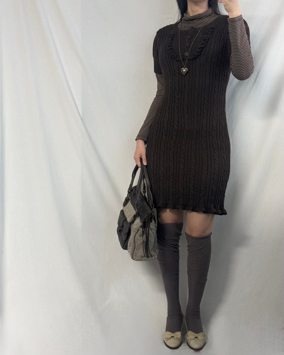 러플 버튼 디테일 케이블 니트 패턴 원피스 상품이미지7