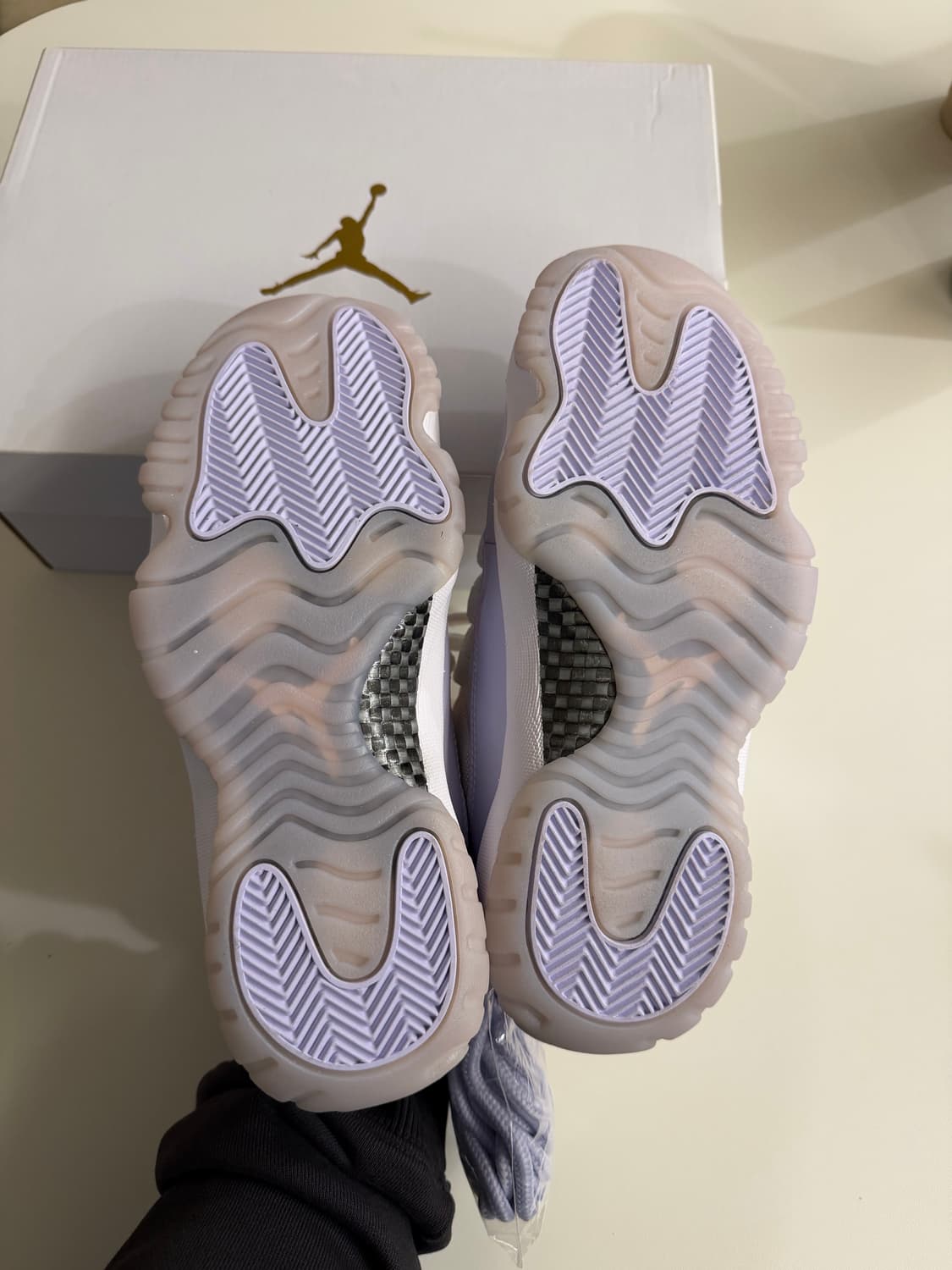 (W) 조던 11 레트로 로우 퓨어 바이올렛 상품이미지3