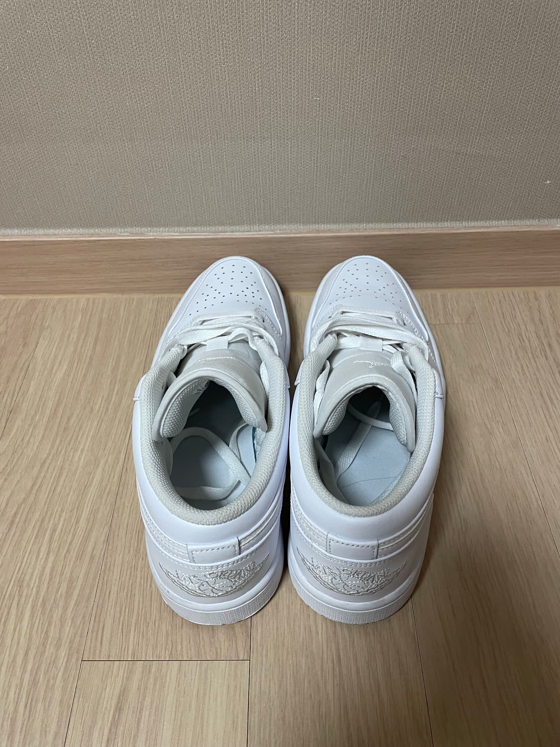 조던 1 로우 트리플 화이트 275 상품이미지4