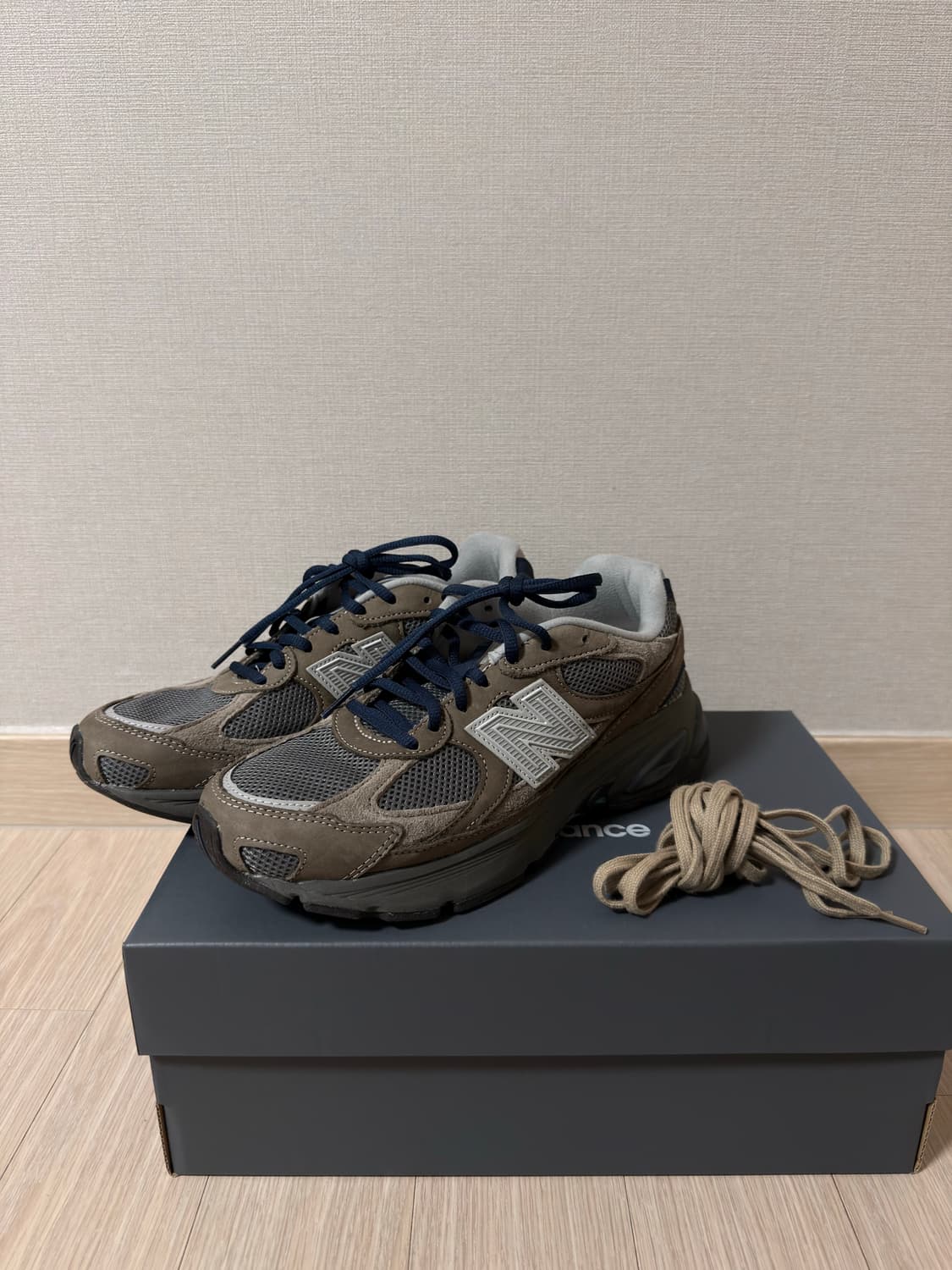 뉴발란스X카키스 U2010741 (사이즈 : 260 / 3회착) 상품이미지1