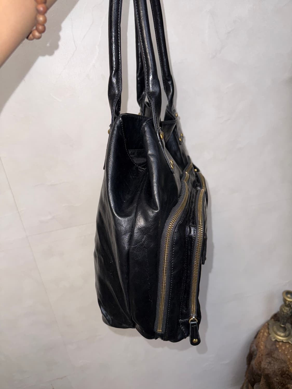 Black multi pocket stud shoulder bag 상품이미지3