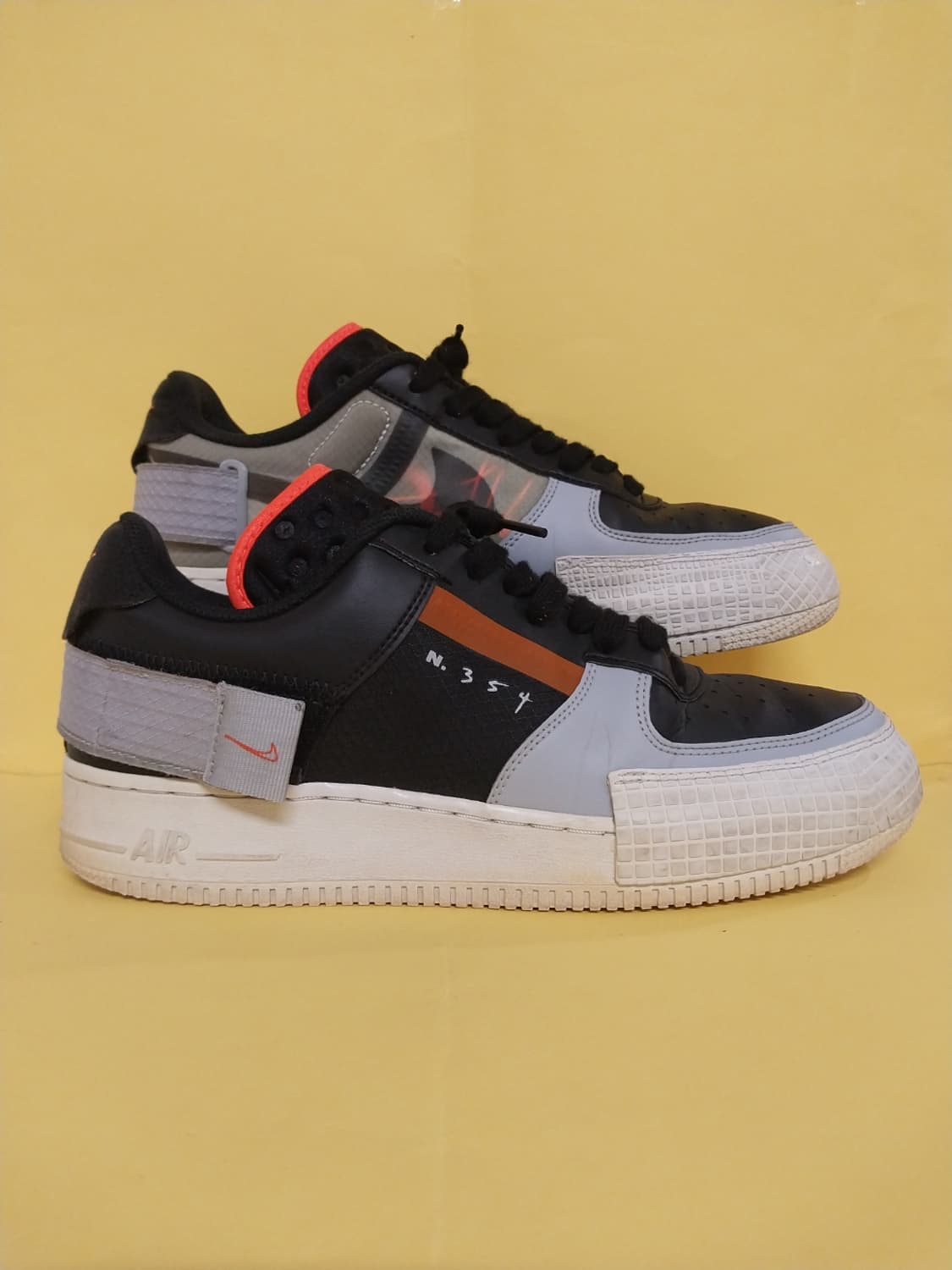 남성 나이키 에어포스1 타입 블랙 하이퍼 크림슨 운동화 (275) 상품이미지3