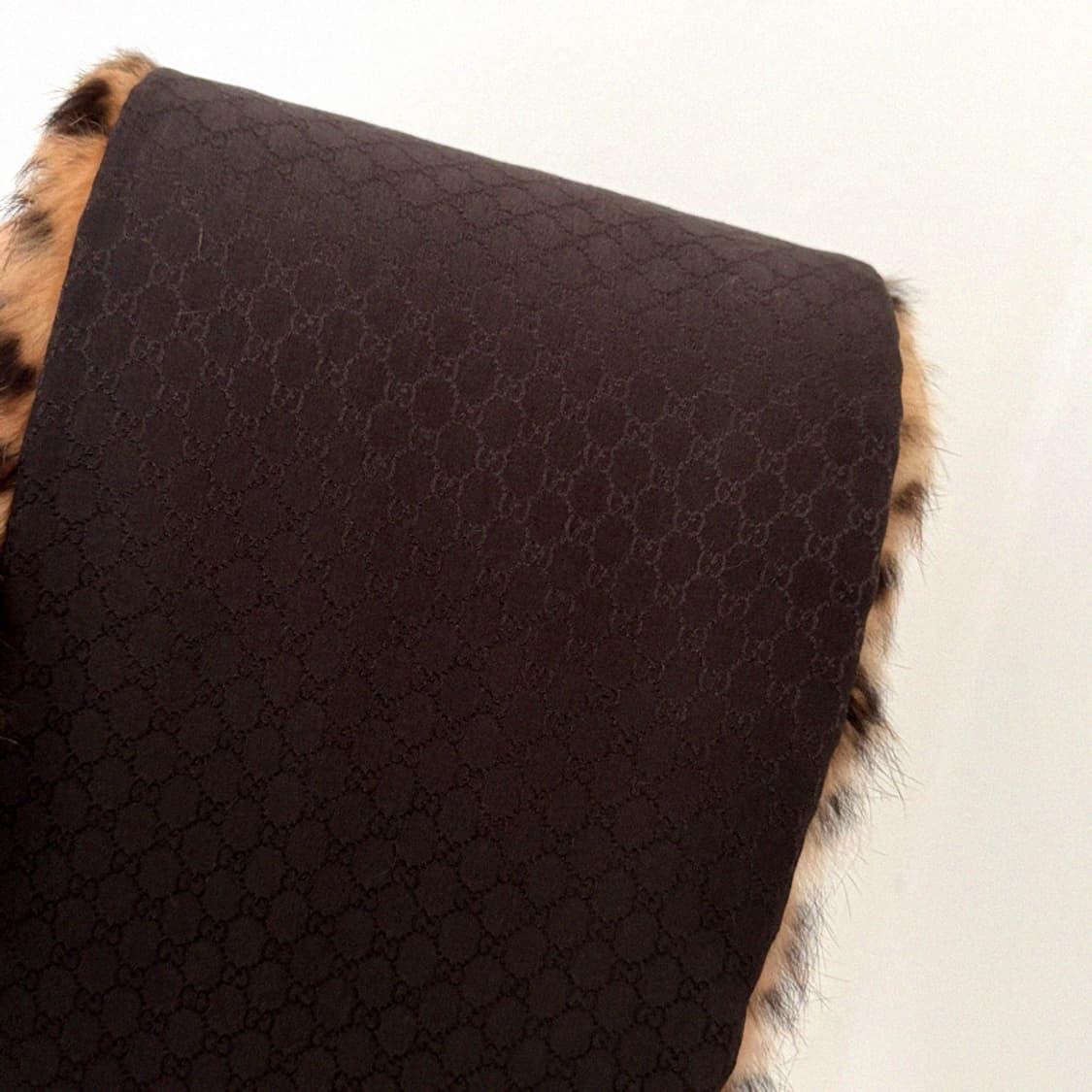 구찌 레오파드 호피 래빗 퍼 실크 머플러 숄 상품이미지9