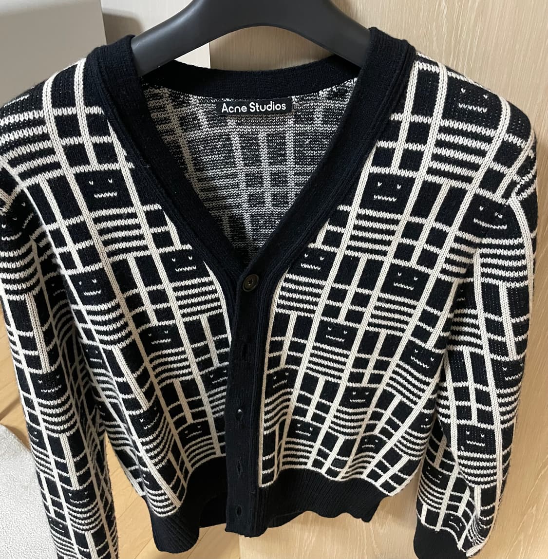 아크네 가디건 상품이미지1