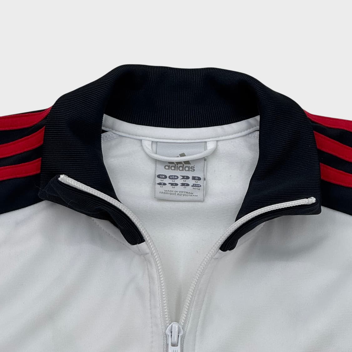 08-10 아디다스 리버풀 트랙 자켓 상품이미지4