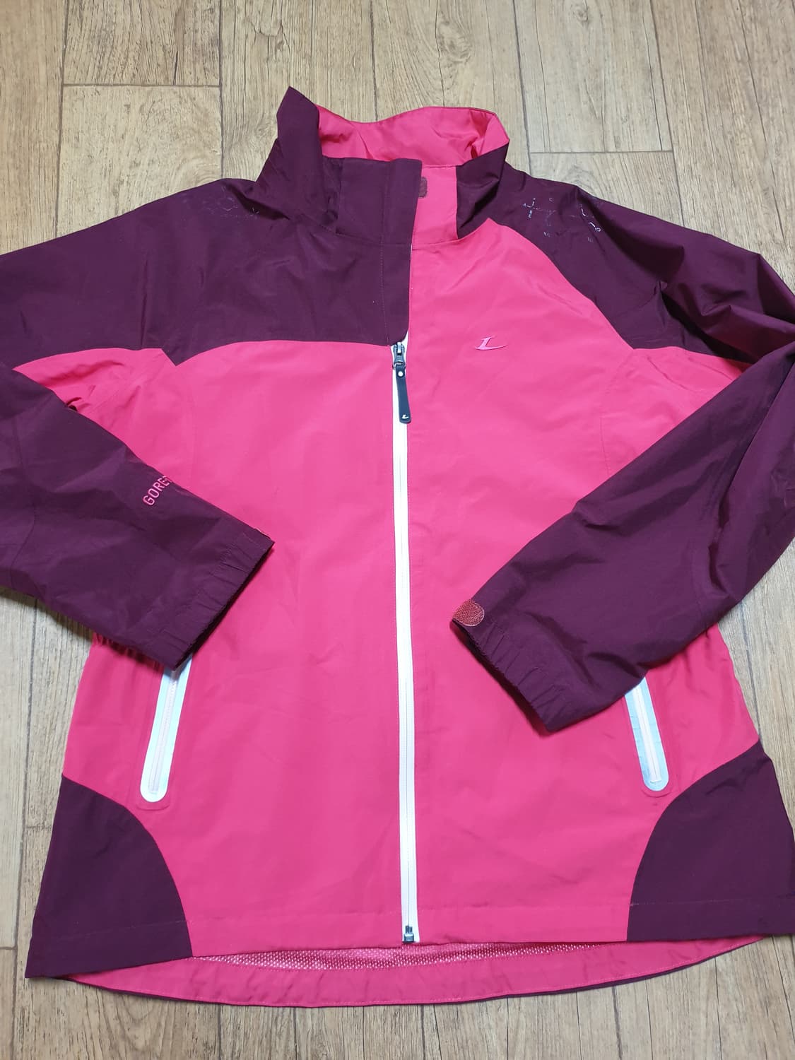 1205 르까프 아웃도어 고어텍스 바람막이 105 사이즈입니다 상품이미지2