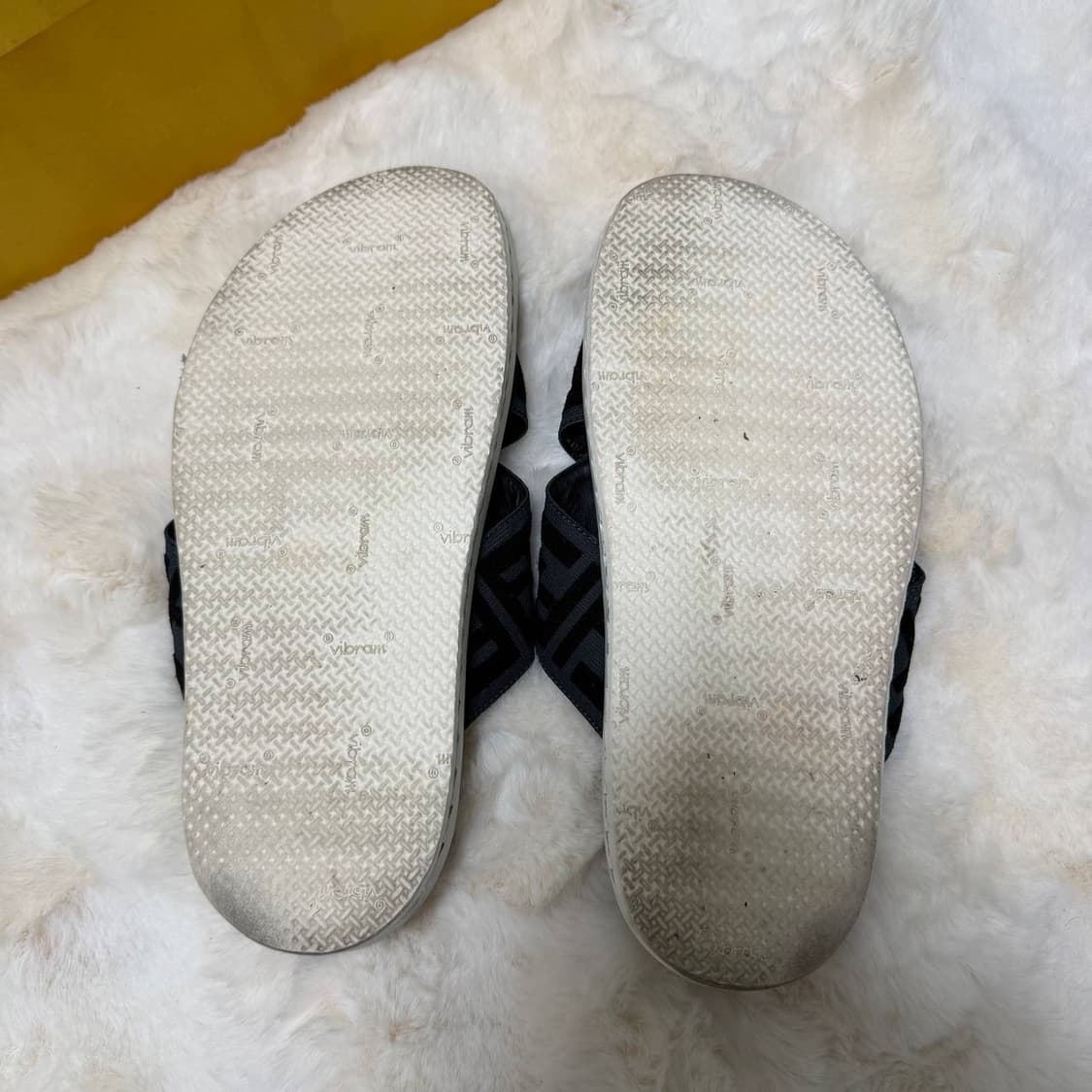 [정품] 펜디 FF로고 자카드 슬라이드 샌들 슬리퍼 상품이미지4