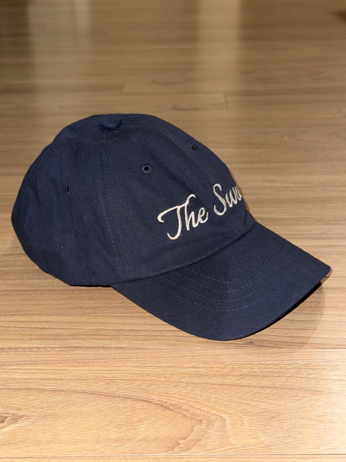 The Sweat 더스웻 커시브 로고 캡 네이비  상품이미지1