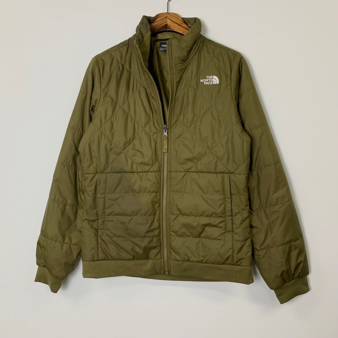 노스페이스 자수로고 카키 경량 패딩 상품이미지2