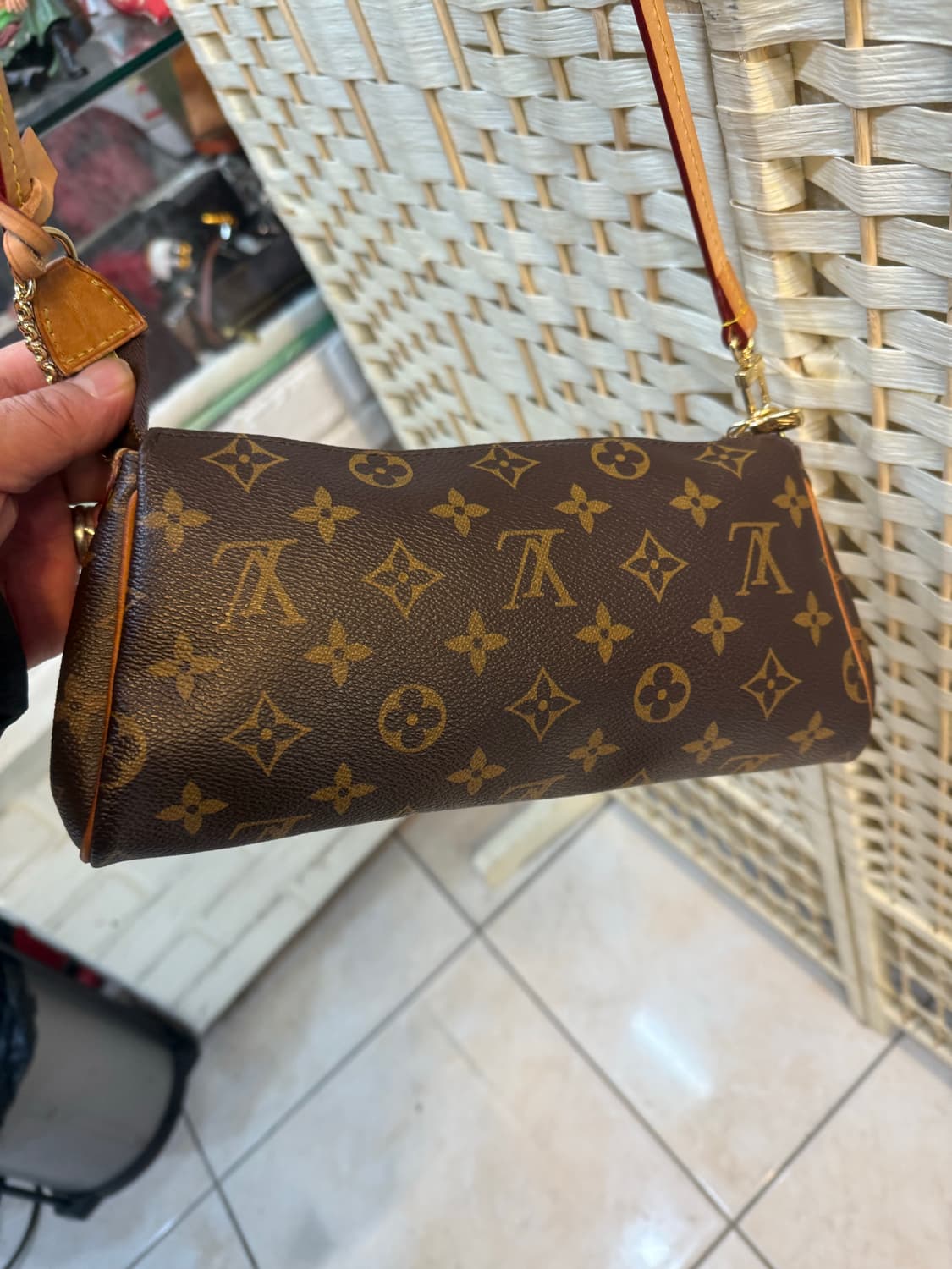 정품 루이비통 에바클러치 2way백 팝니다 상품이미지5