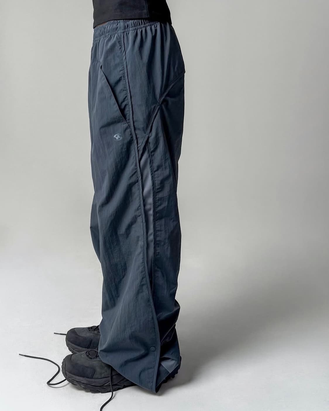 산산기어 SIDE FLAP TRACK PANTS (블루차콜) 상품이미지1