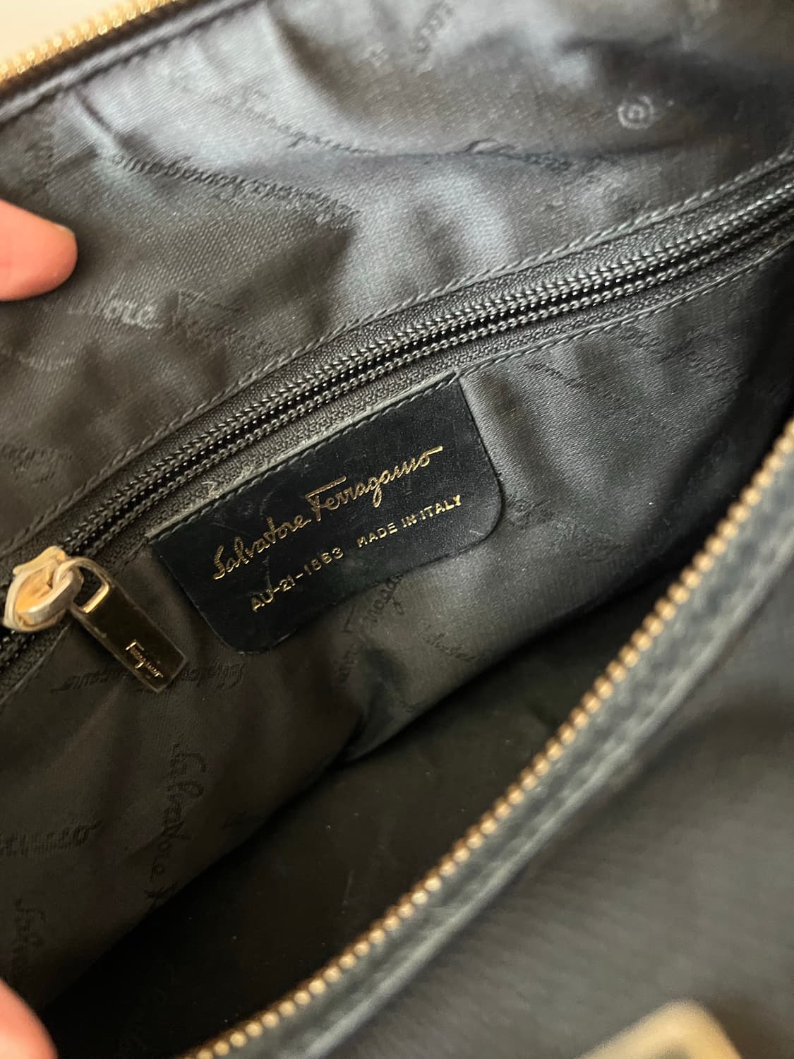  페라가모 블랙 캔버스 가죽 트림 핸드백 상품이미지9