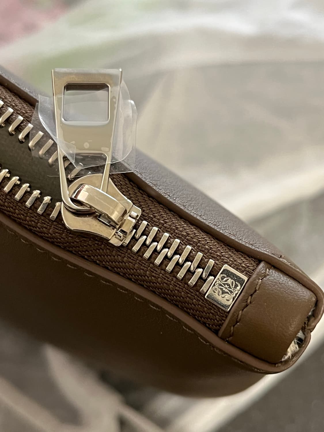 LOEWE 로에베 카프스킨 클러치 풀박스 ( 쇼핑백+택+보증서) 상품이미지3