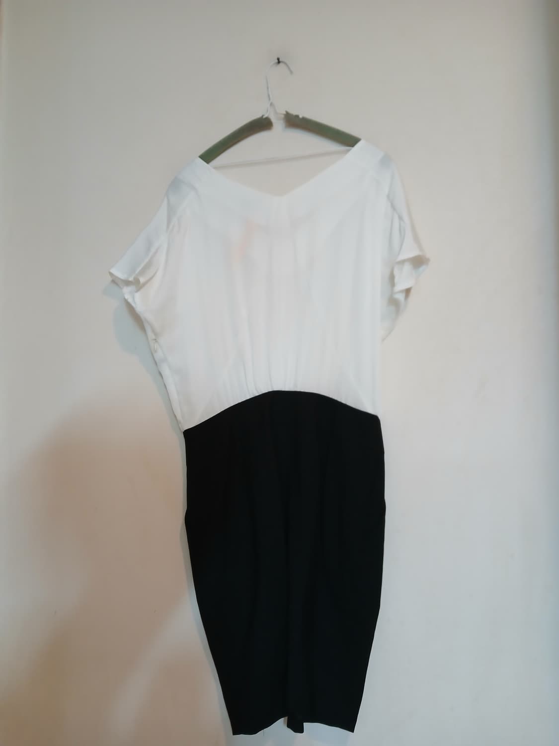 화이트 블랙 배색 브이넥 정장 원피스 드레스 홀복 하객룩 데이트룩 드라이 상품이미지5