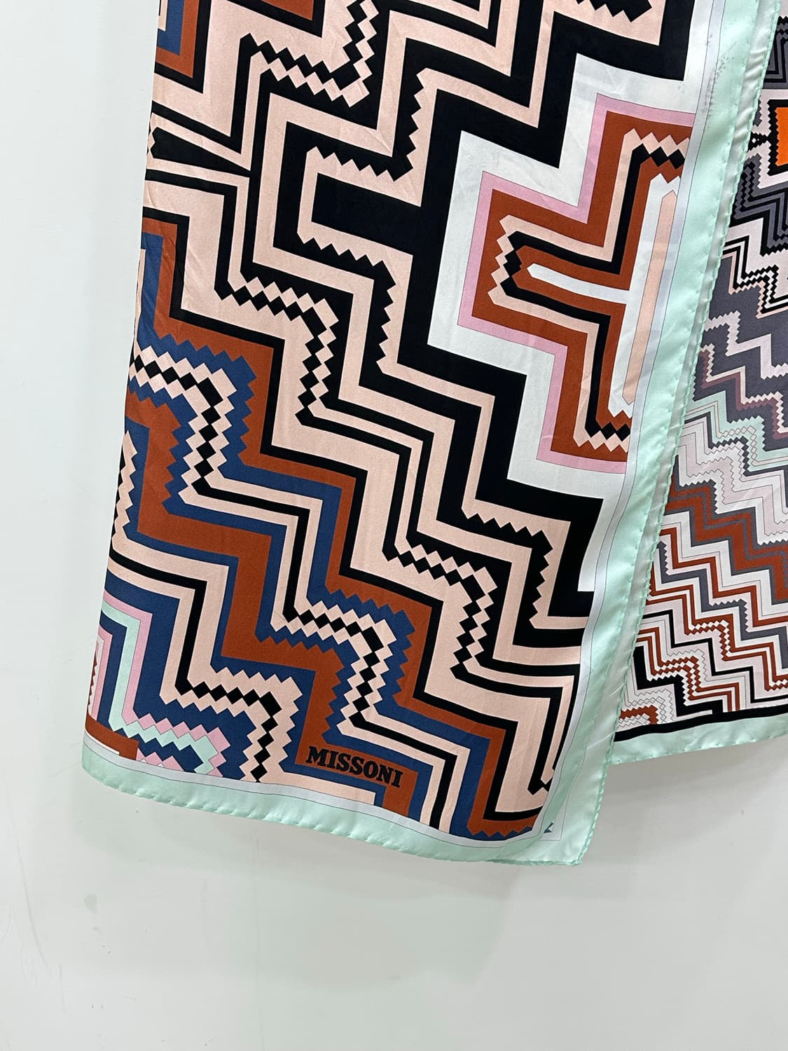 미소니 실크 머플러 상품이미지3