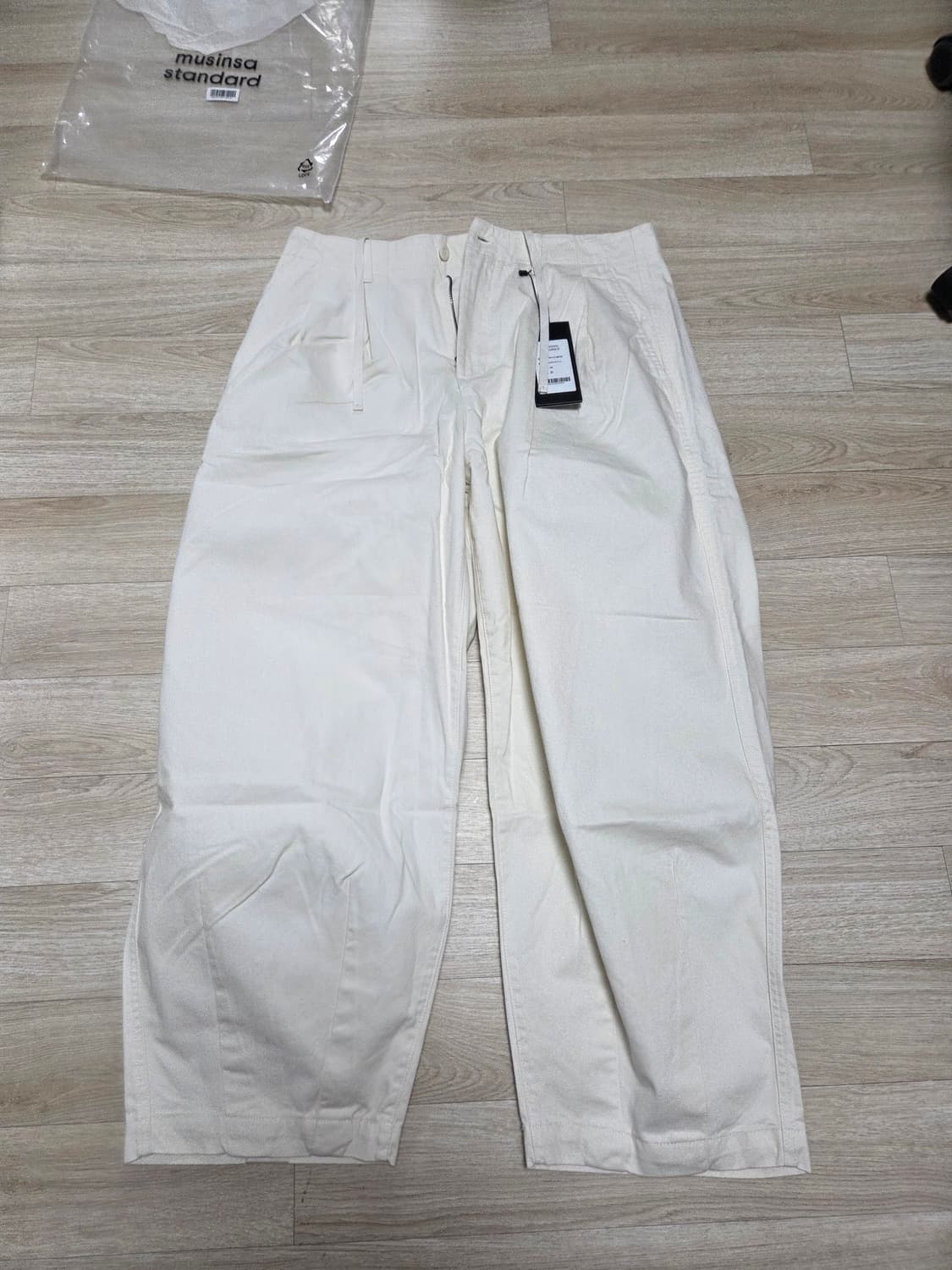 무신사스탠다드 코튼 와이드 벌룬팬츠 크림 31 (새상품) 상품이미지2