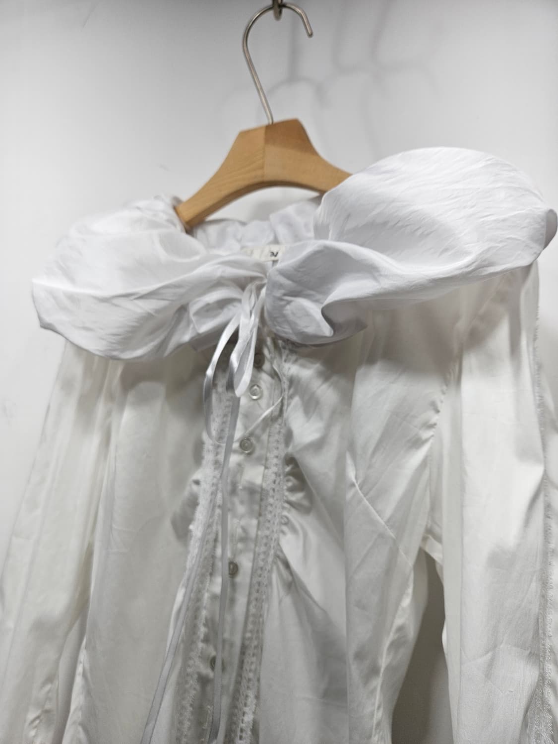 화이트 러플 블라우스 [새상품] 상품이미지8