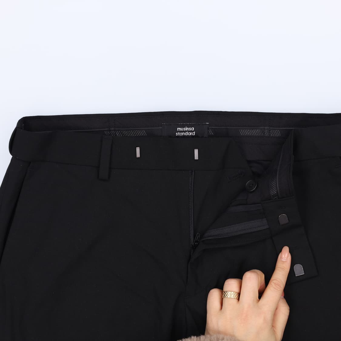 [32] 무신사스탠다드 테이퍼드핏 정장 바지 팬츠 0108J 상품이미지2