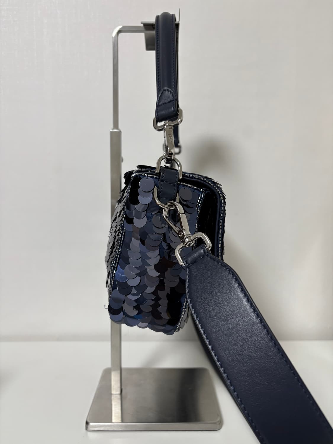 펜디 스팽글 시퀸 바게트백 상품이미지3