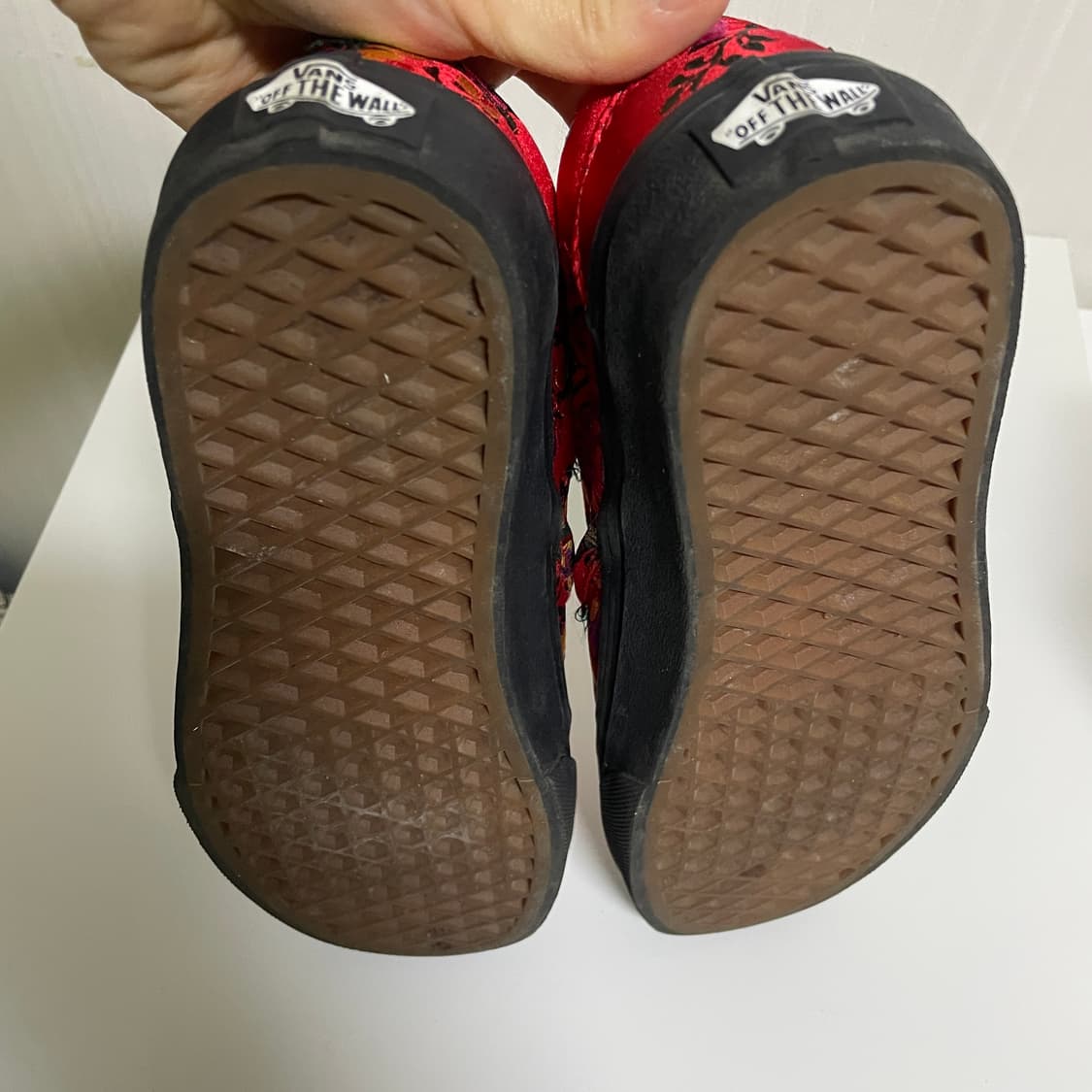 [uk4] 230-235 반스 레드 플라워 패턴 새틴 자수 슬립온 상품이미지5